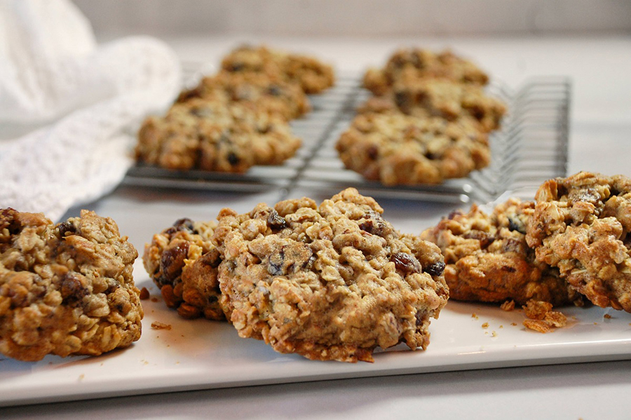 oatmeal and raisin cookies